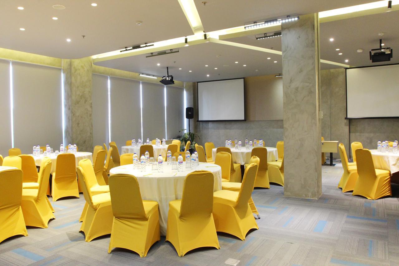 Yello Hotel Jemursari Surabaya Eksteriør bilde