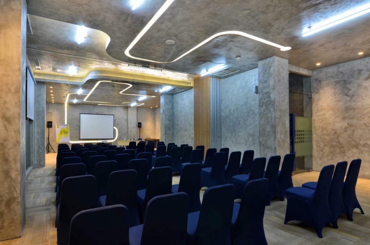 Yello Hotel Jemursari Surabaya Eksteriør bilde