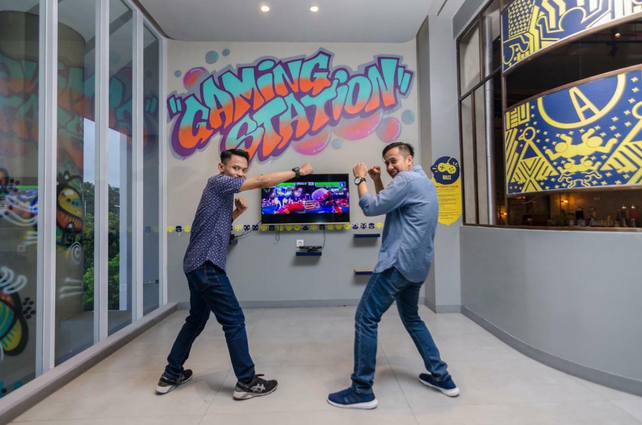 Yello Hotel Jemursari Surabaya Eksteriør bilde